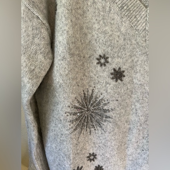 White House Black Market Holiday Sweater LG Grey V-Neck Sparkle Snowflake XLP - Picture 9 of 16